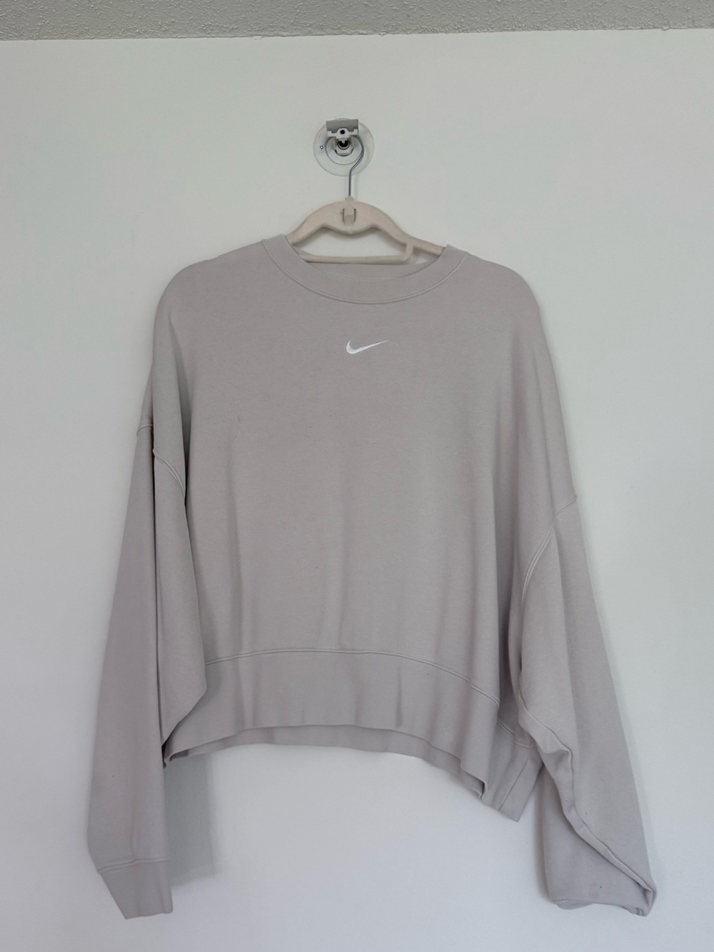 Slouchy Nike sweatshirt, women’s large, preowned